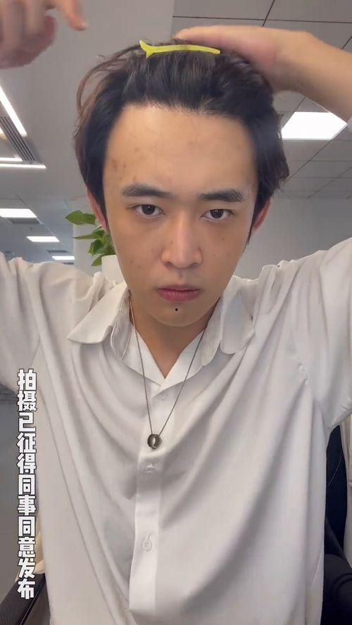 网红吃瓜男生是谁啊,他是谁？背后的故事与影响力