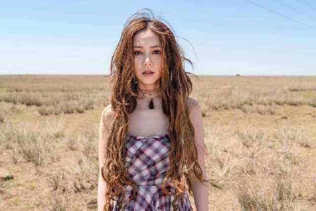 邓紫棋身材爆料视频,健身成果惊艳亮相