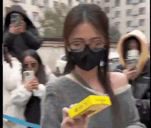 娱乐八卦吃瓜少女视频,吃瓜少女带你领略幕后花絮