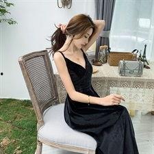 吊带裙爆料视频在线观看,一窥时尚界背后的秘密与诱惑