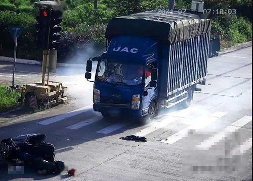 石家庄开货车被爆料视频,网络曝光引发热议