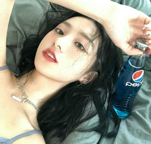 网红吃瓜搞笑头像女生,趣味横生的网络表情盛宴