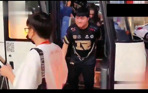 篮球网红女友爆料视频,揭秘球场背后的情感纠葛